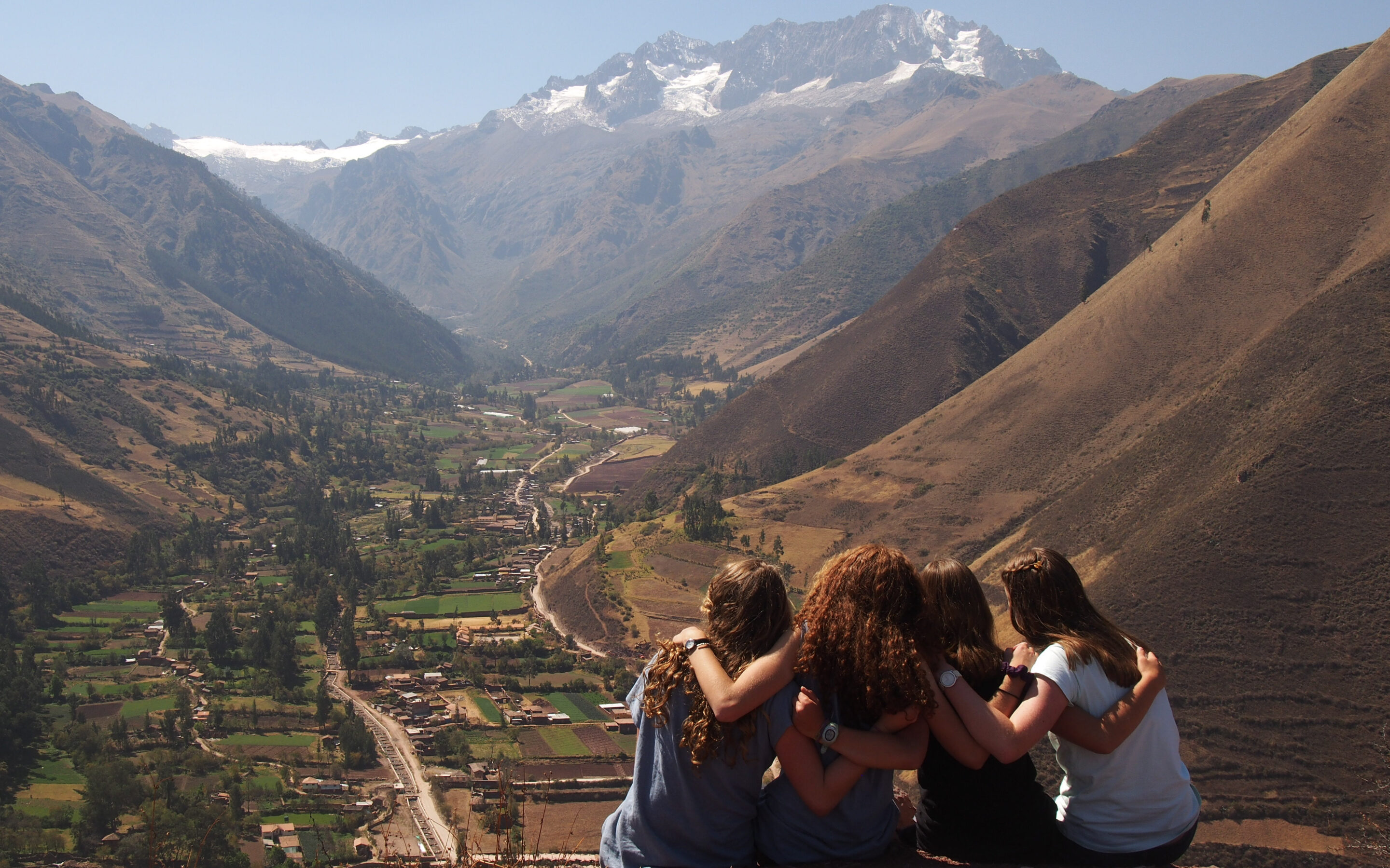 A Parent’s Guide to Volunteering Abroad for Students Under 18