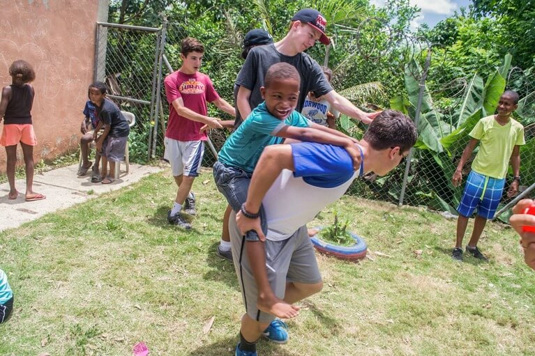 VISIONS-Teen-summer-participants-playing-with-kids-Dominican-Republic-Program-new VISIONS-Teen-summer-participants-playing-with-kids-Dominican-Republic-Program