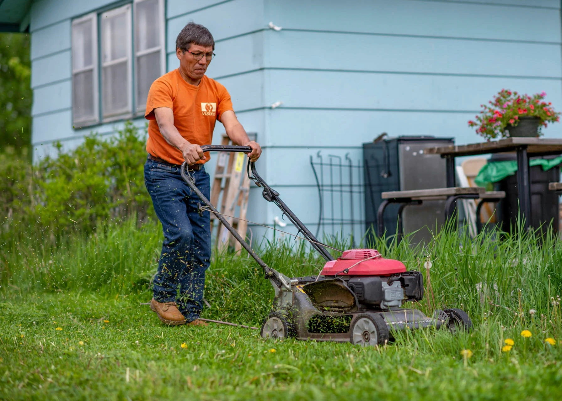 VISIONS leader from Peru tries lawn mower for first time in Montana