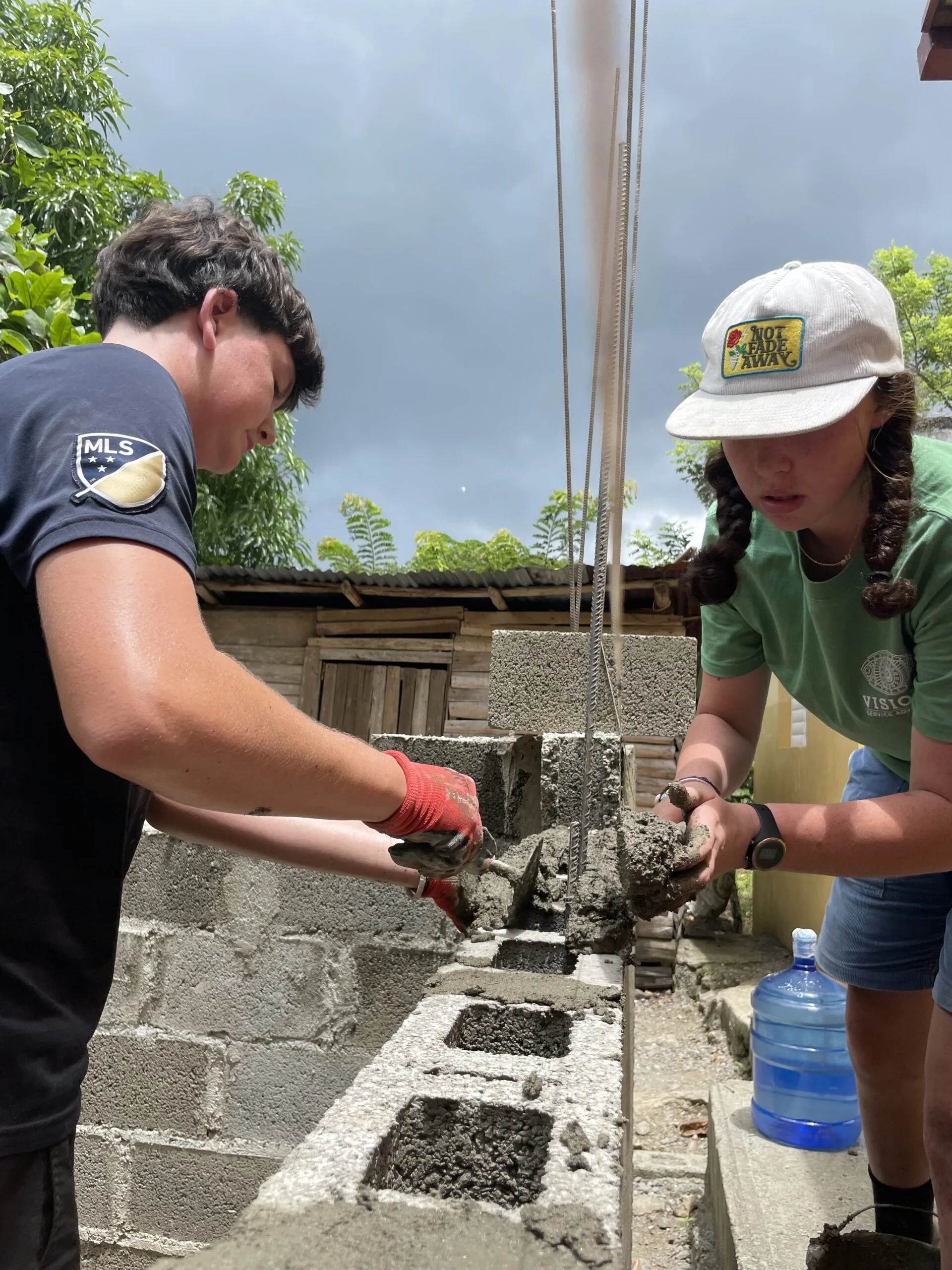 VISIONS teens lay brick and mortar for a new classroom in the Dominican Republic