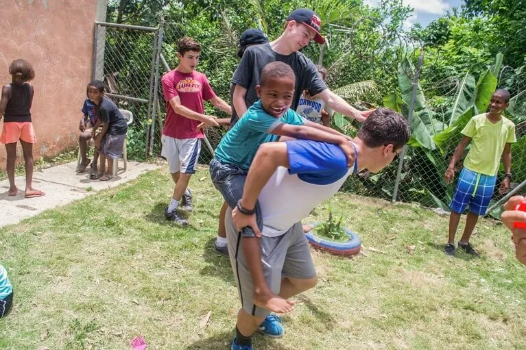 VISIONS-Teen-summer-participants-playing-with-kids-Dominican-Republic-Program-new VISIONS-Teen-summer-participants-playing-with-kids-Dominican-Republic-Program